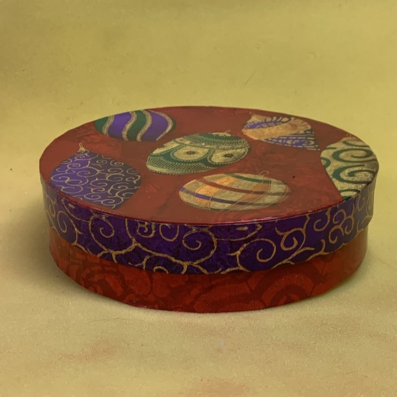 Hark & Gloria Snowflake Plates - Picture 8 of 8